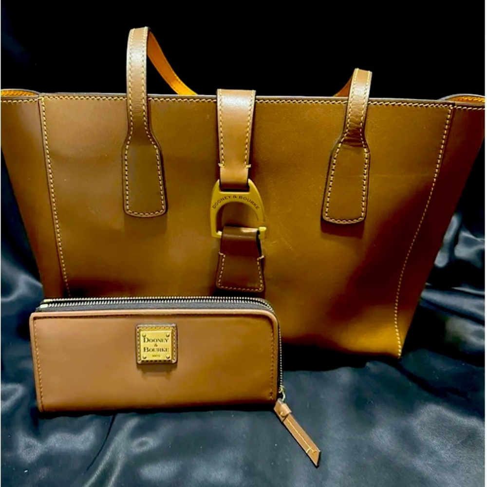 Authentic Dooney and Bourke Florentine Handbag comes with Wallet!